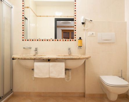 2025-05-hotel-laurin-018sonnensuite