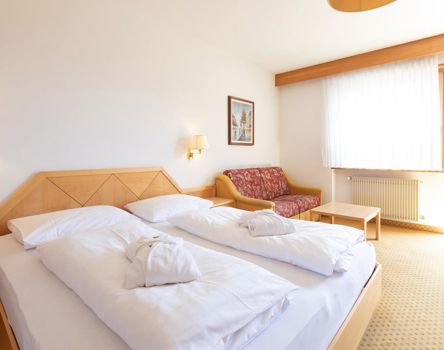 Camera doppia Comfort con posti a sedere e balcone